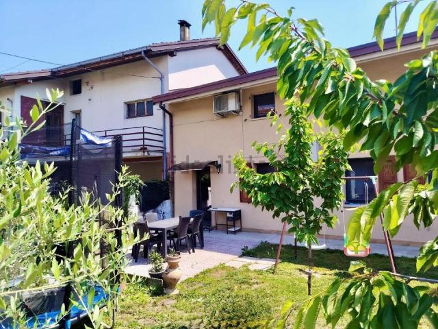Villetta bifamiliare in vendita di 131 m²