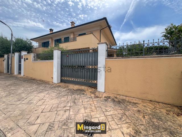 Villetta bifamiliare in vendita di 132 m² in Vicolo dei Tigli, 6