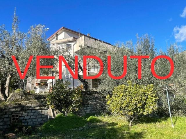 Villetta bifamiliare in vendita di 137 m² in Via Giuseppe Garibaldi, 33
