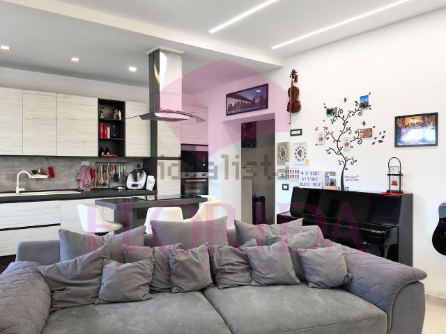 Villetta bifamiliare in vendita di 134 m² in Via dei Mirabilis