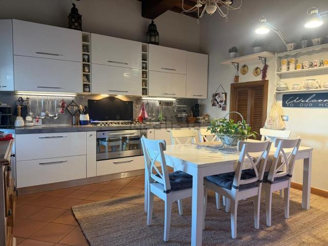 Villetta bifamiliare in vendita di 135 m² in Località Sezzate Strada