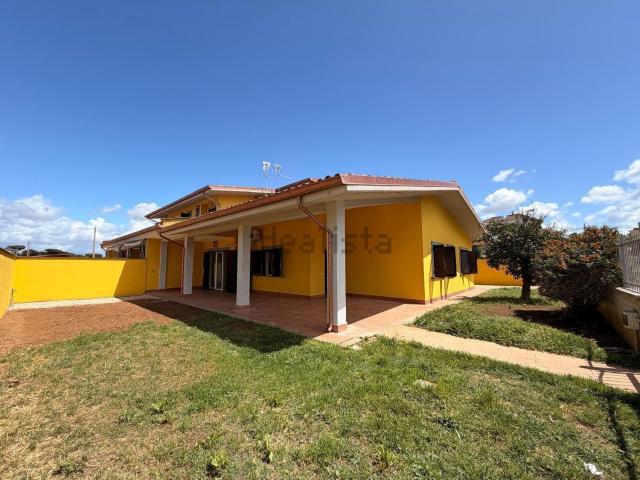 Villetta bifamiliare in vendita di 135 m² in Via degli Abeti, 6