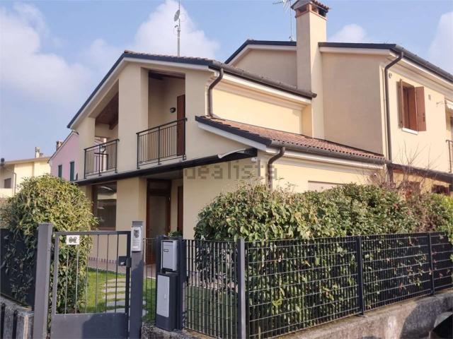 Villetta bifamiliare in vendita di 135 m² in Via dei Colli, 32