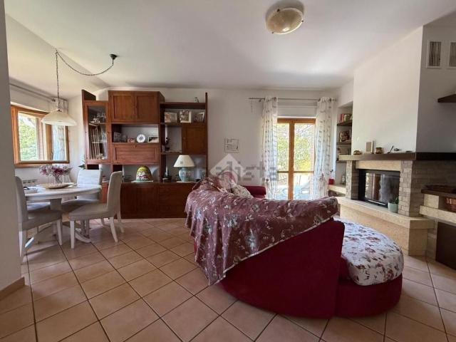 Villetta bifamiliare in vendita di 135 m² in Via della Villa, 18