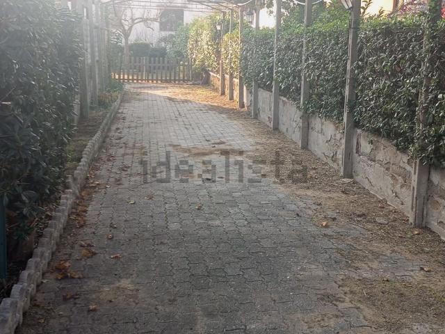 Villetta bifamiliare in vendita di 135 m² in Via Dora Baltea