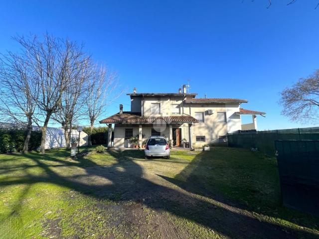 Villetta bifamiliare in vendita di 135 m² in Via Massara, 3