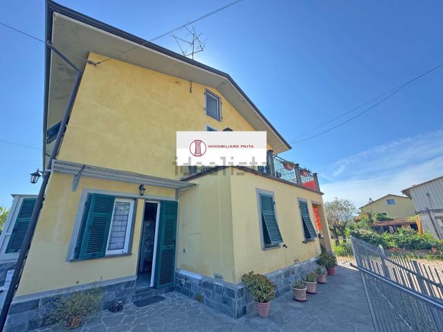 Villetta bifamiliare in vendita di 135 m² in Via PIANO DI VEZZANO II, 3