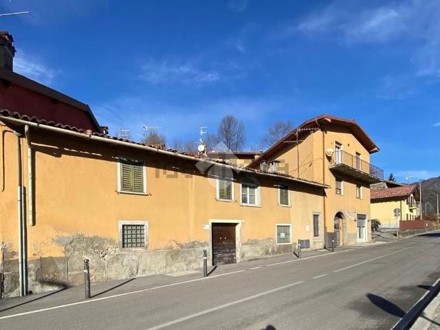 Villetta bifamiliare in vendita di 136 m² in Via Fiorine, 68