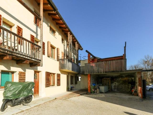Villetta bifamiliare in vendita di 136 m² in Via Giamosa