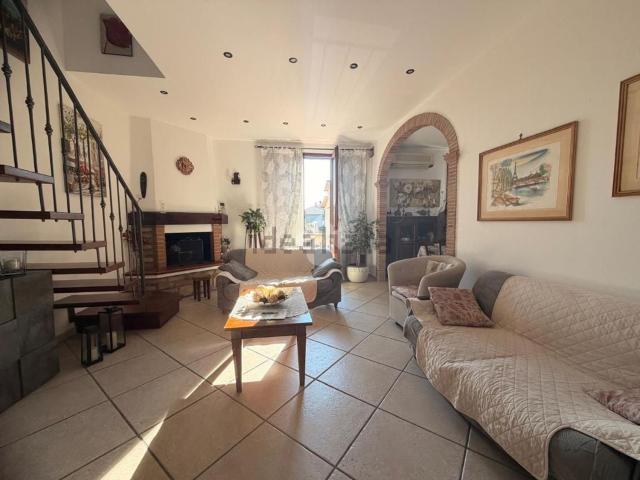 Villetta bifamiliare in vendita di 136 m² in Via Indicatorio, 49
