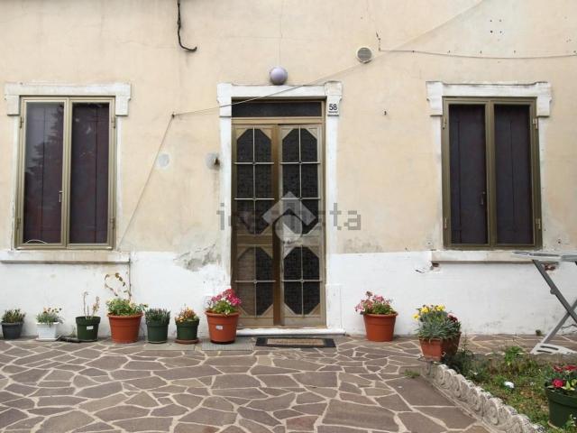 Villetta bifamiliare in vendita di 138 m² in Via Trento, 58