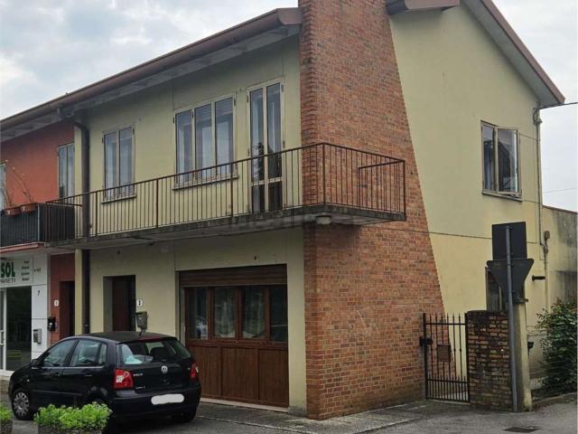 Villetta bifamiliare in vendita di 138 m² in Via Antonio Pacinotti