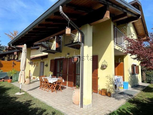 Villetta bifamiliare in vendita di 138 m² in Via C. Battisti, 118