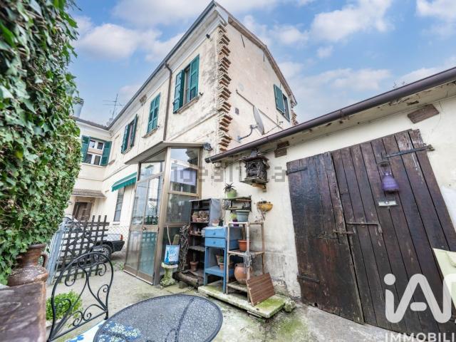 Villetta bifamiliare in vendita di 138 m² in Via Godo