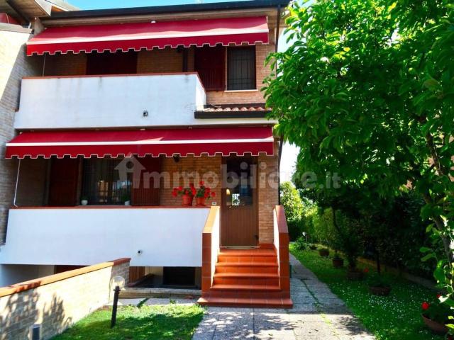 Villetta bifamiliare in vendita di 139 m² in Via Bologna