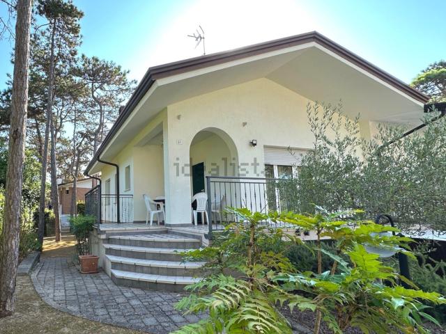 Villetta bifamiliare in vendita di 139 m² in Via del Canarino
