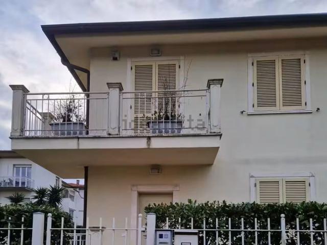 Villetta bifamiliare in vendita di 139 m² in Via Francesco de Sanctis
