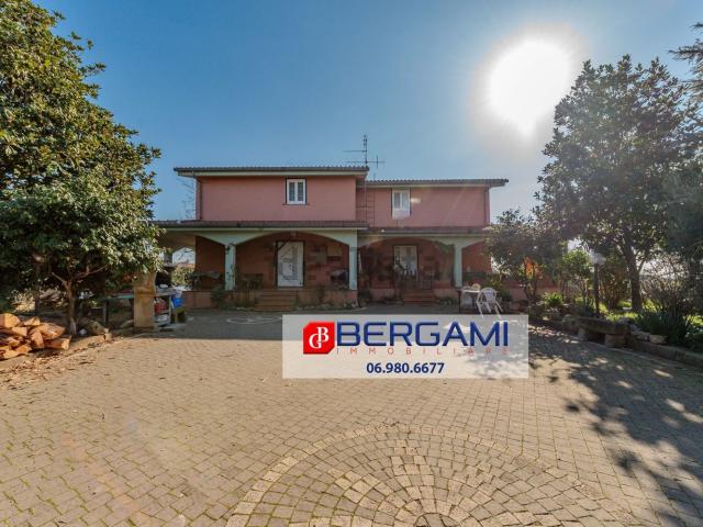 Villetta bifamiliare in vendita di 139 m² in Via Idro, 18