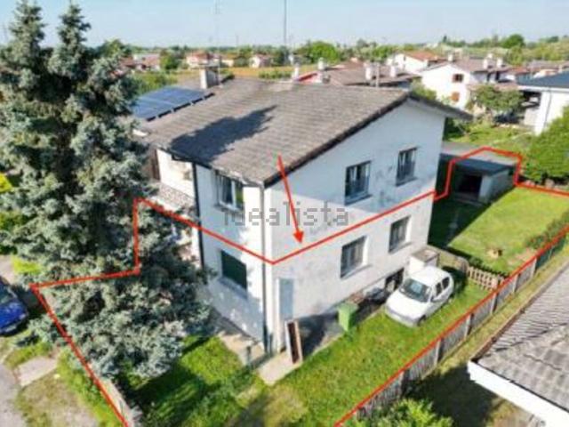 Villetta bifamiliare in vendita di 139 m² in Via Lombardia, 25