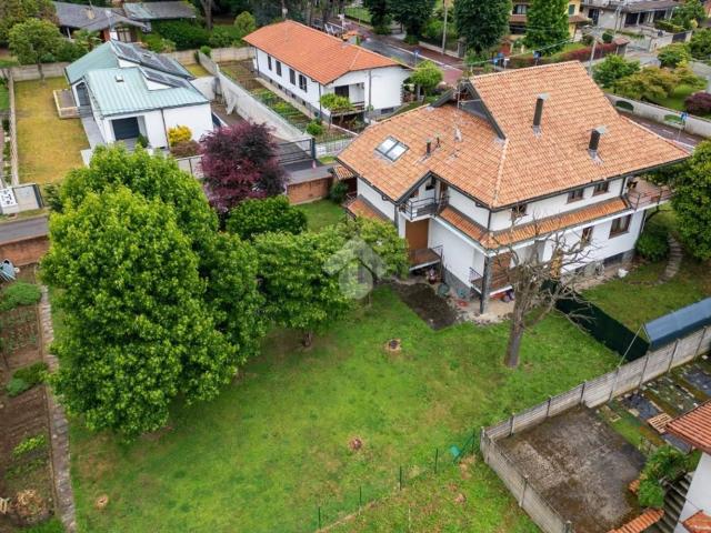 Villetta bifamiliare in vendita di 243 m² in Via G. Giacchetti, 107