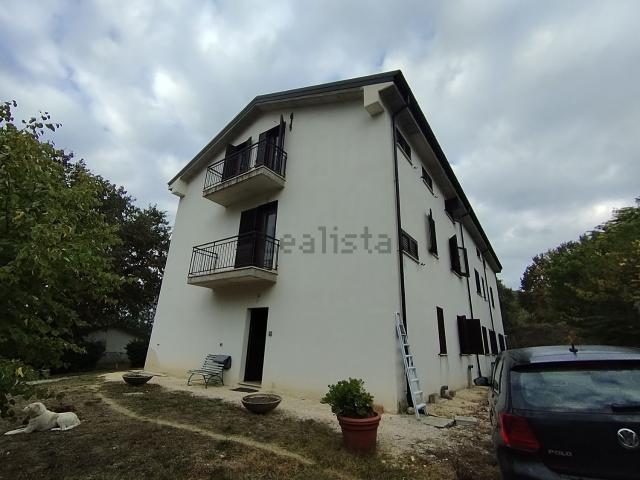 Villetta bifamiliare in vendita di 240 m² in Contrada Sant&apos Agnese