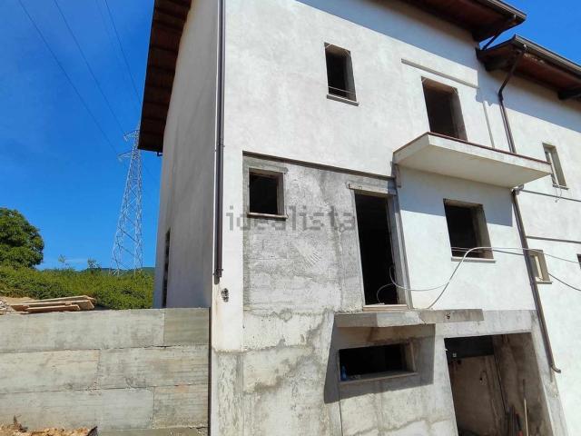 Villetta bifamiliare in vendita di 240 m² in Località Vico, 7