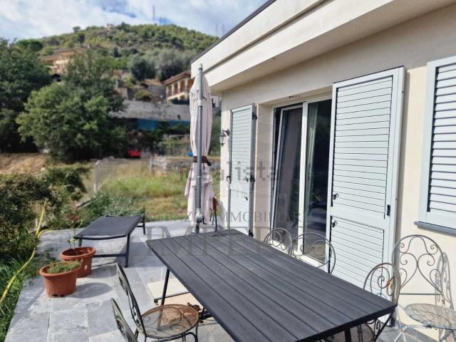 Villetta bifamiliare in vendita di 240 m² in Piazza Mazzini, 15