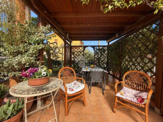 Villetta bifamiliare in vendita di 240 m² in Via Topino, 1