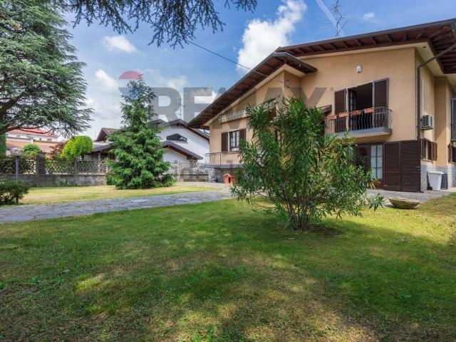 Villetta bifamiliare in vendita di 240 m² in Via Veroncorella, 20