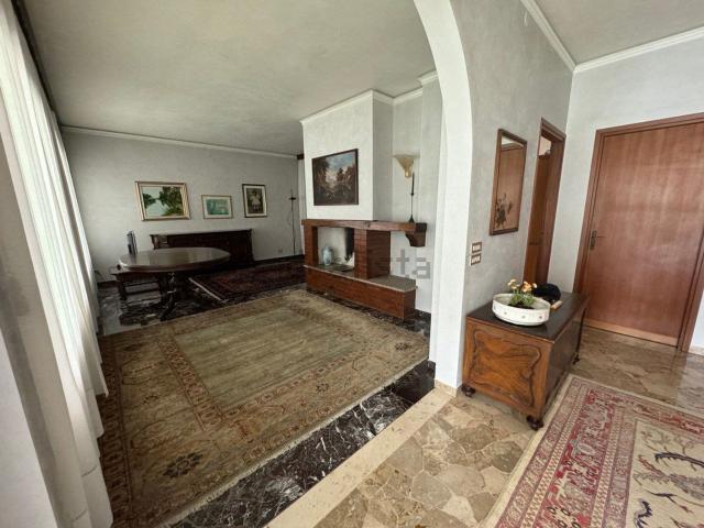 Villetta bifamiliare in vendita di 240 m² in Via Aquileia
