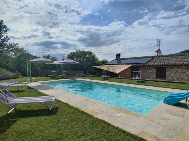 Villetta bifamiliare in vendita di 240 m² in Via Campo Sportivo