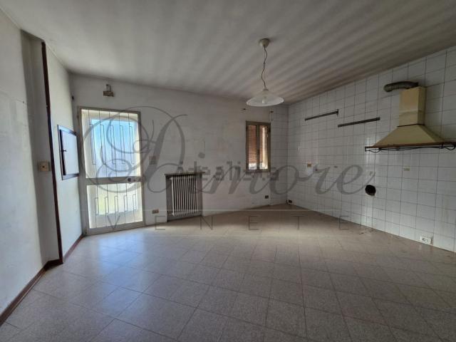Villetta bifamiliare in vendita di 240 m² in Via Carrezzioi