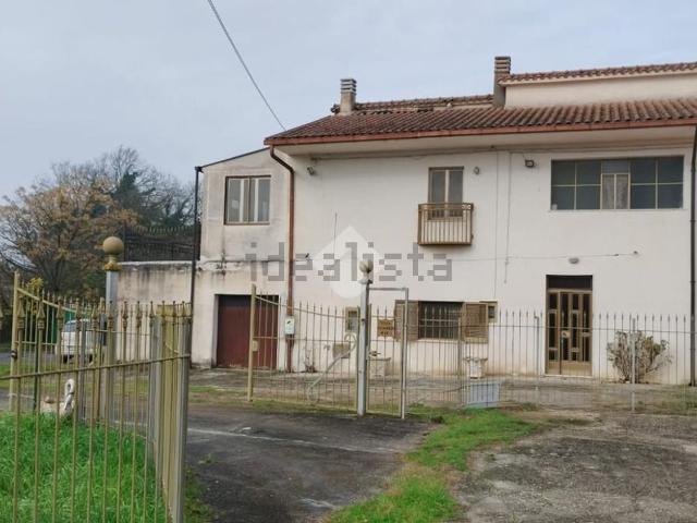 Villetta bifamiliare in vendita di 240 m² in Via Colle Pecce, 16