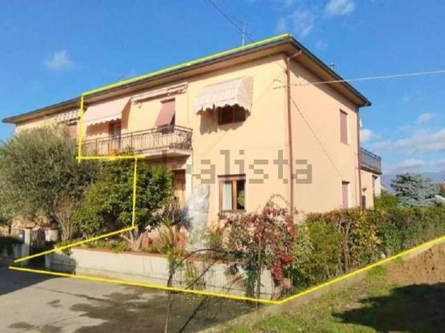 Villetta bifamiliare in vendita di 240 m² in Via Croce del Ferragalli