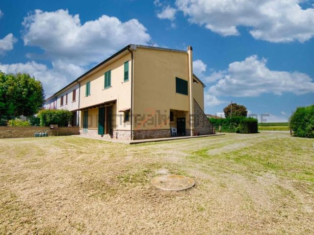 Villetta bifamiliare in vendita di 240 m² in Via degli Affitti