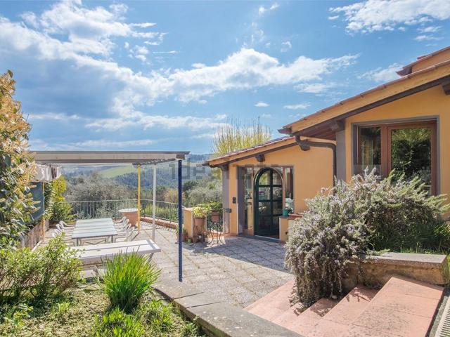 Villetta bifamiliare in vendita di 240 m² in Via dell&apos Oliveta