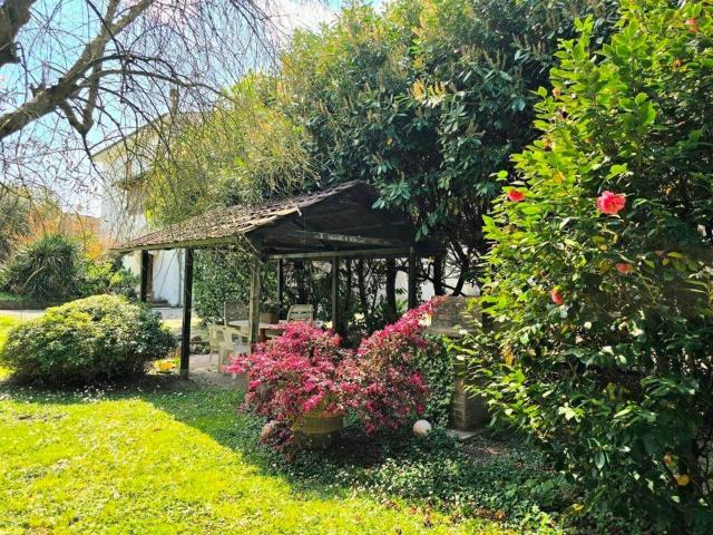 Villetta bifamiliare in vendita di 240 m² in Via di Filettole