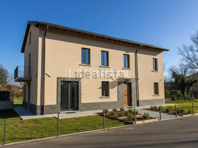 Villetta bifamiliare in vendita di 240 m² in Via Elba