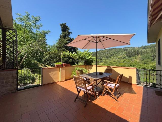 Villetta bifamiliare in vendita di 240 m² in Via Faentina