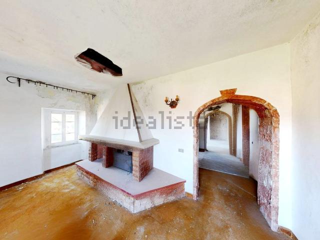 Villetta bifamiliare in vendita di 240 m² in Via Fossone Alto