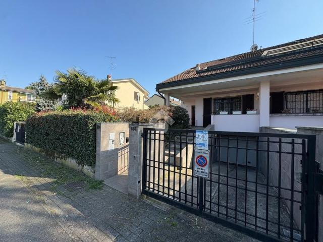 Villetta bifamiliare in vendita di 240 m² in Via G. Carducci, 27