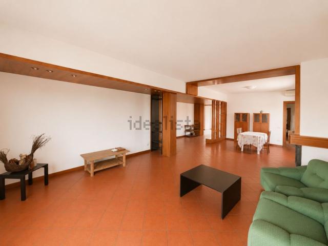 Villetta bifamiliare in vendita di 240 m² in Via G. Garibaldi
