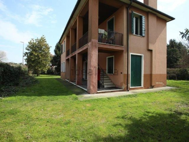 Villetta bifamiliare in vendita di 240 m² in Via Guglielmo Marconi, 53