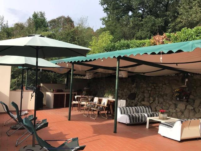 Villetta bifamiliare in vendita di 240 m² in Via le Rocche, 4