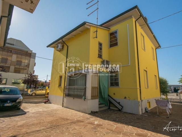 Villetta bifamiliare in vendita di 240 m² in Via Madonna dello Schioppo, 472