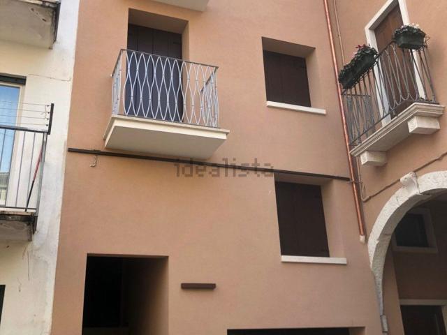 Villetta bifamiliare in vendita di 240 m² in Via Madonnetta