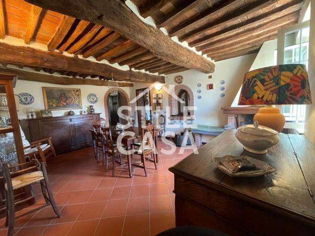 Villetta bifamiliare in vendita di 240 m² in Via Martiri della Libertà, 18