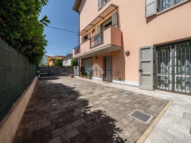 Villetta bifamiliare in vendita di 240 m² in Via Mondovì, 59