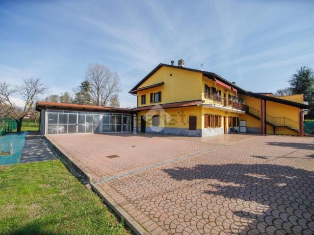 Villetta bifamiliare in vendita di 240 m² in Via Oglianico, 10