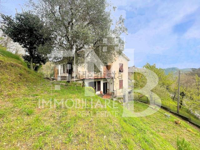 Villetta bifamiliare in vendita di 240 m² in Via Pannesi, 41